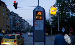 Не е шега работата