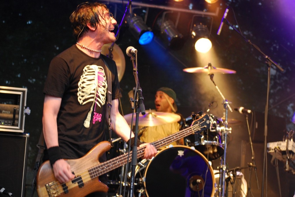 dog_eat_dog_1024_01 dog_eat_dog_1024_01