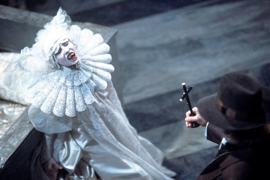 1053256_900 bram stoker's drakula image