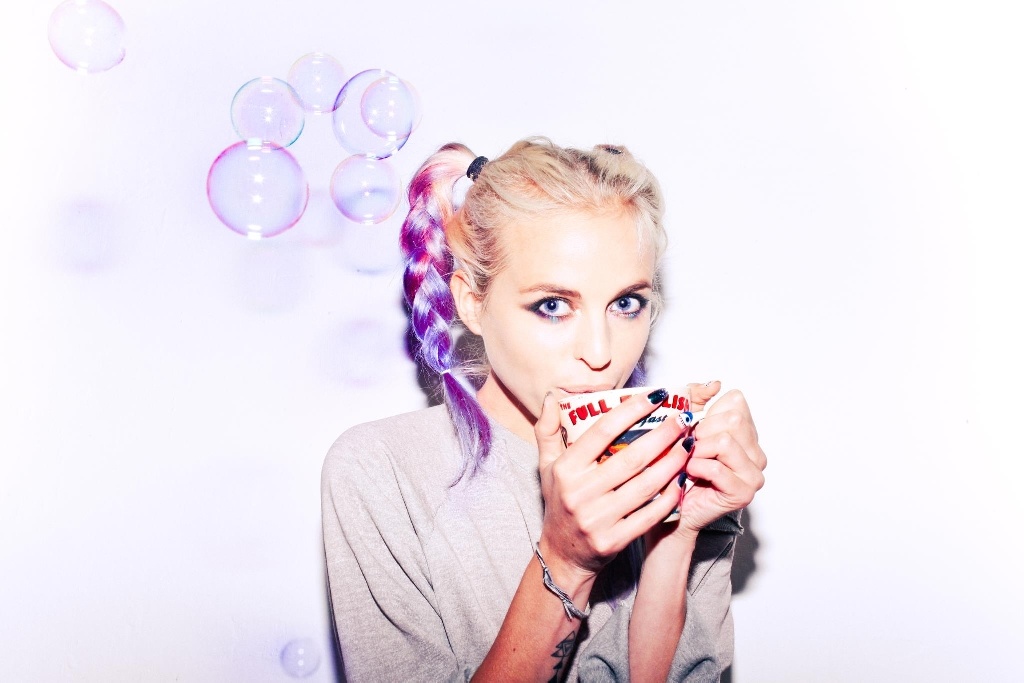 Kyla La Grange image