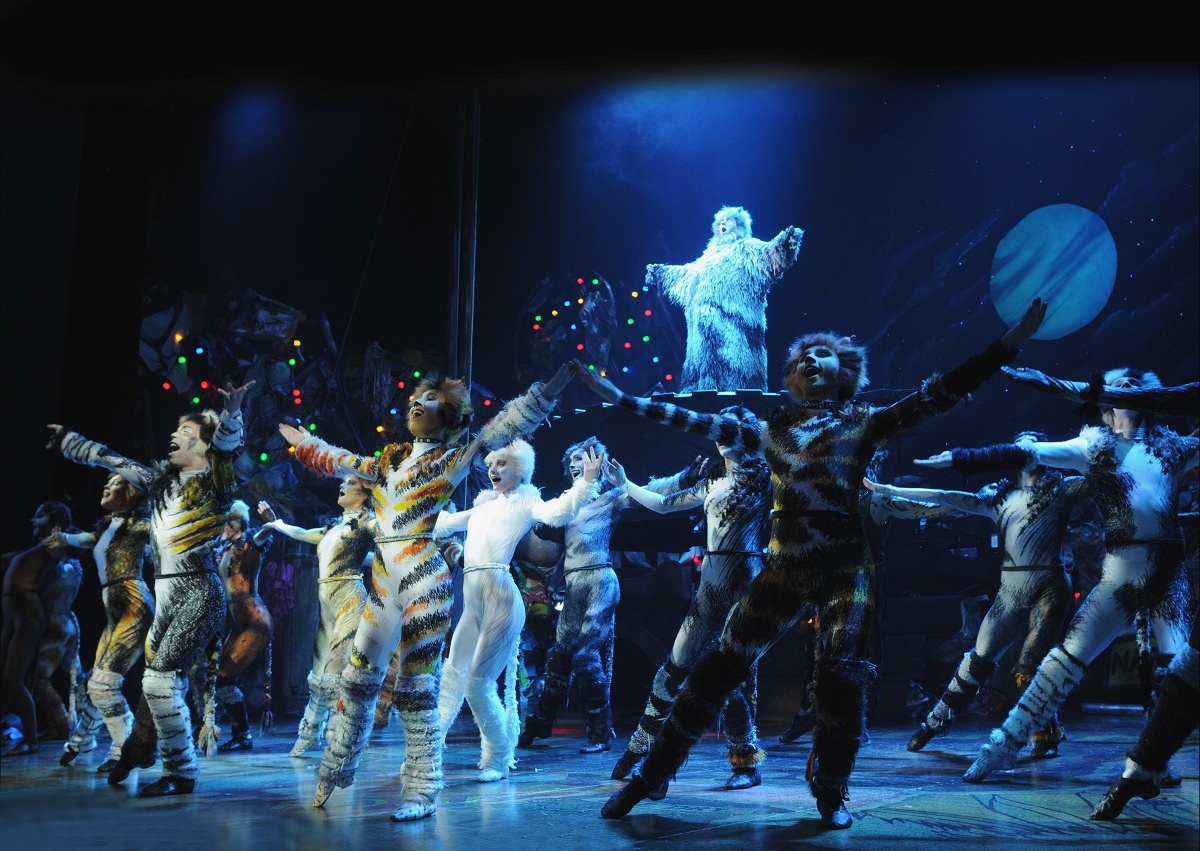 Котките image