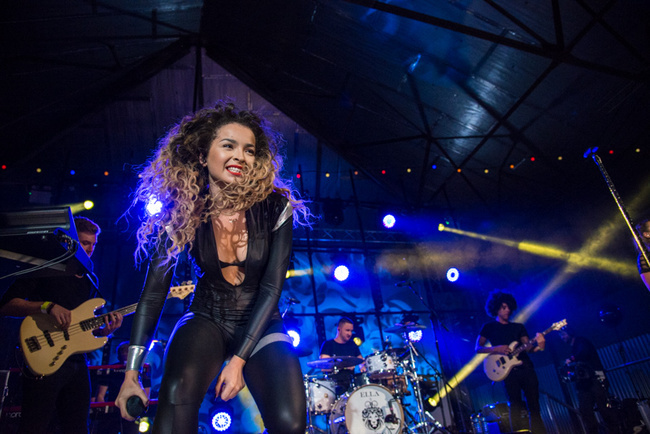 ellaeyre_live_650